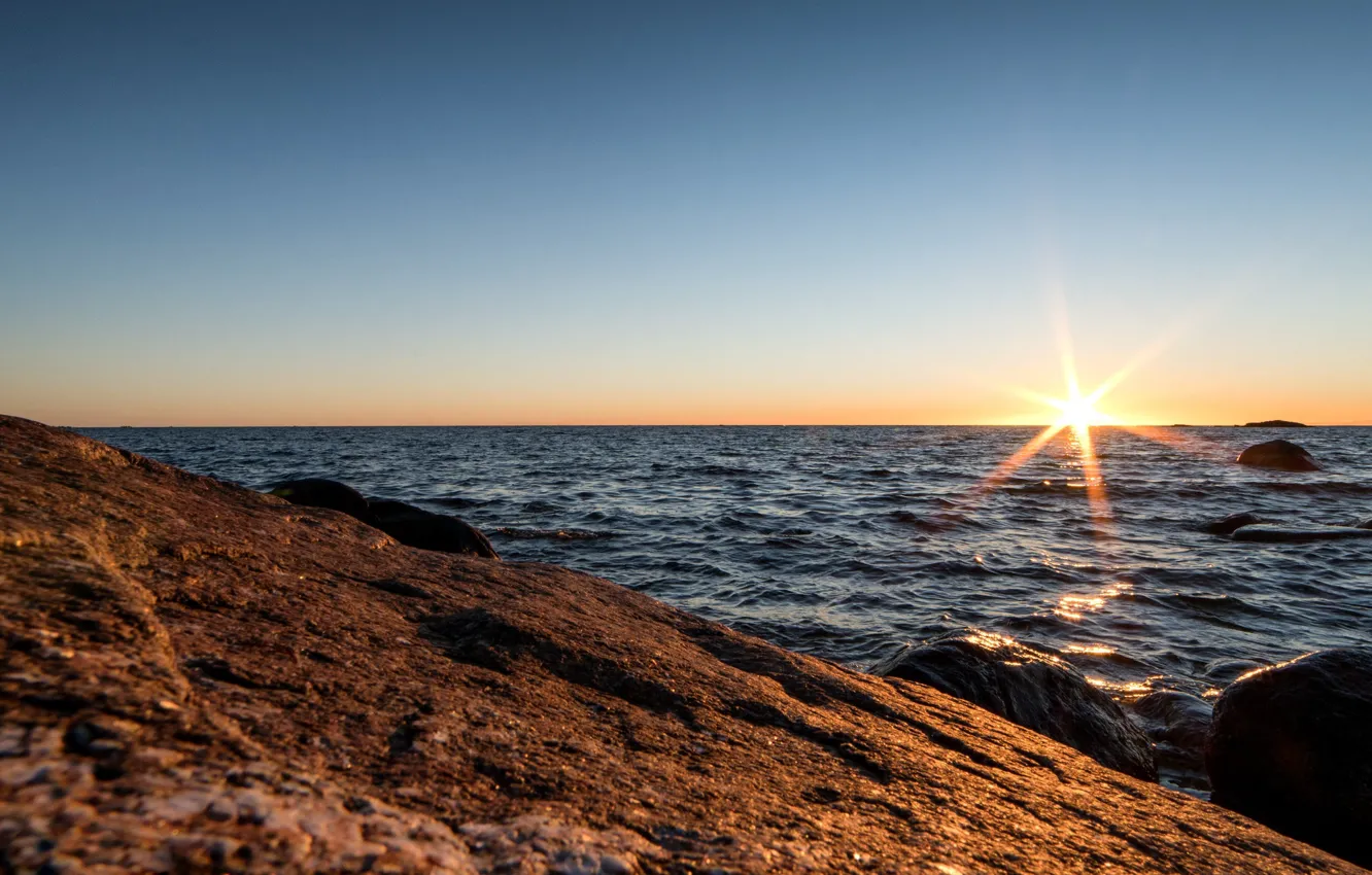 Фото обои море, закат, камни, побережье, Финляндия