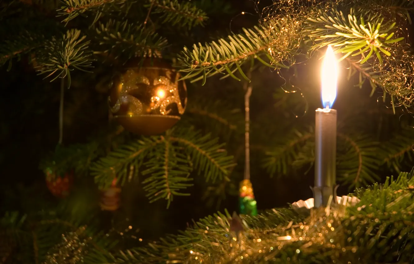 Фото обои тепло, огонь, игрушка, новый год, свеча, Елка, опасно, свечу на елку
