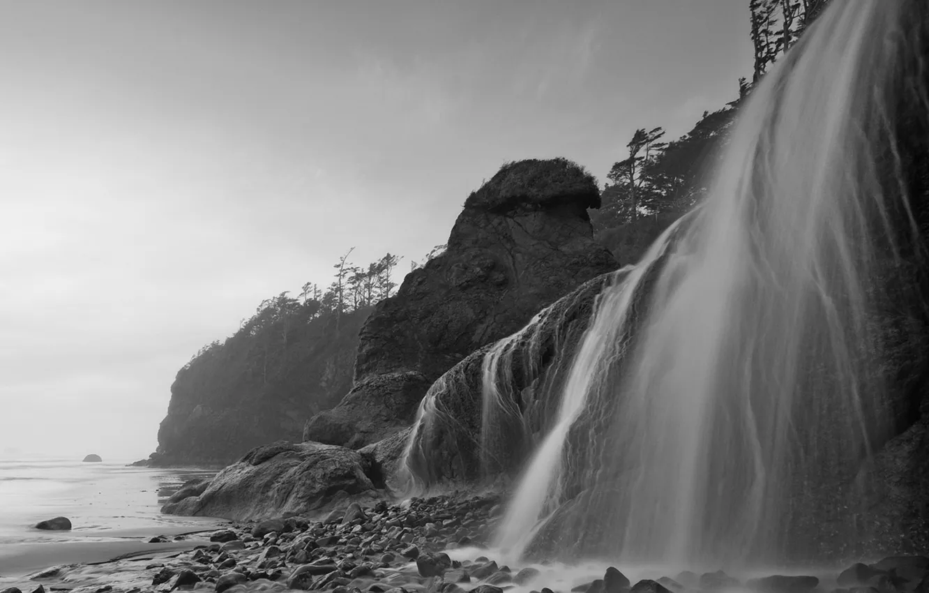 Фото обои море, камни, черно-белый, берег, водопад, 153
