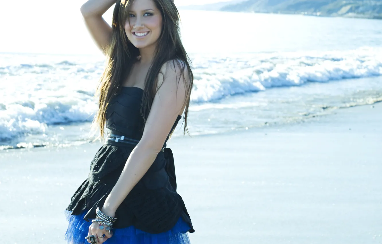 Фото обои Море, Пляж, Улыбка, Платье, Брюнетка, Ashley Tisdale, Эшли Тисдейл