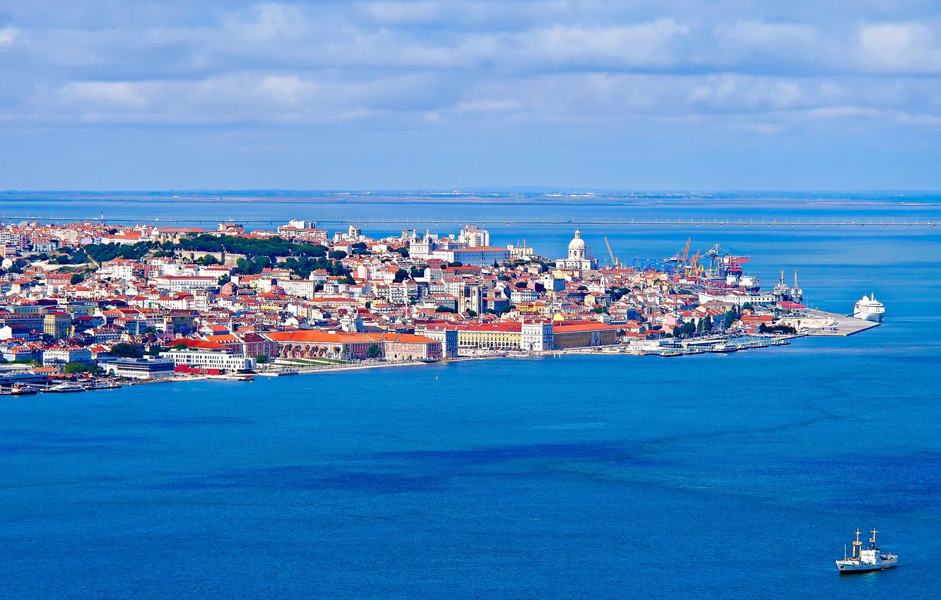 Фото обои море, пейзаж, корабль, дома, Португалия, Лиссабон