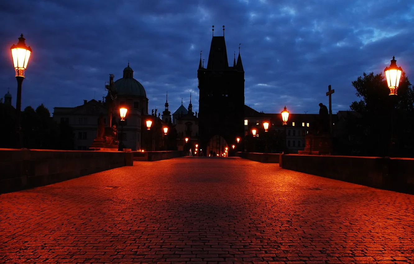 Фото обои мост, замок, вечер, брусчатка, фонари