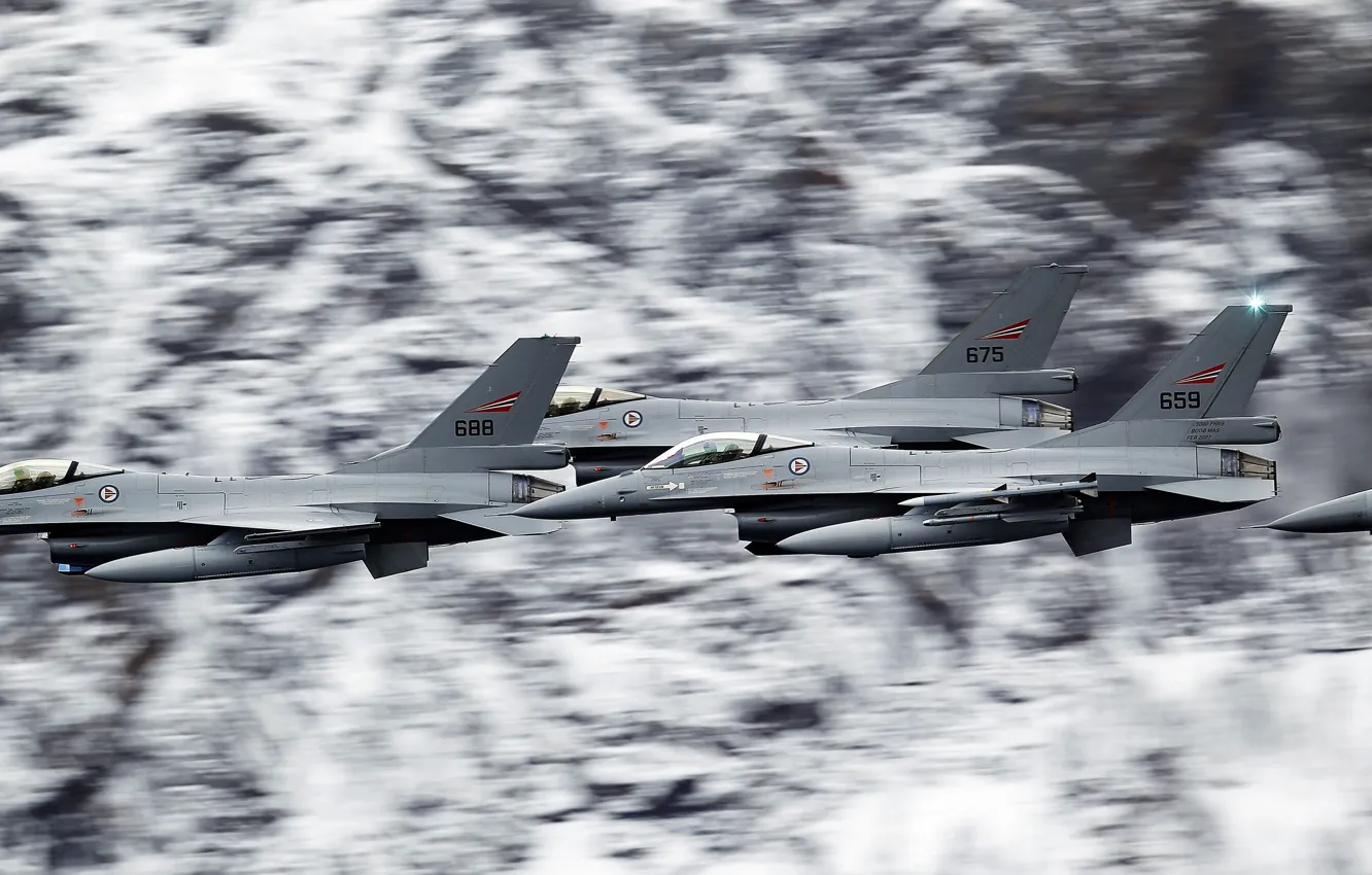 Фото обои полет, группа, истребитель, американский, F-16, Fighting Falcon, поколения, General Dynamics