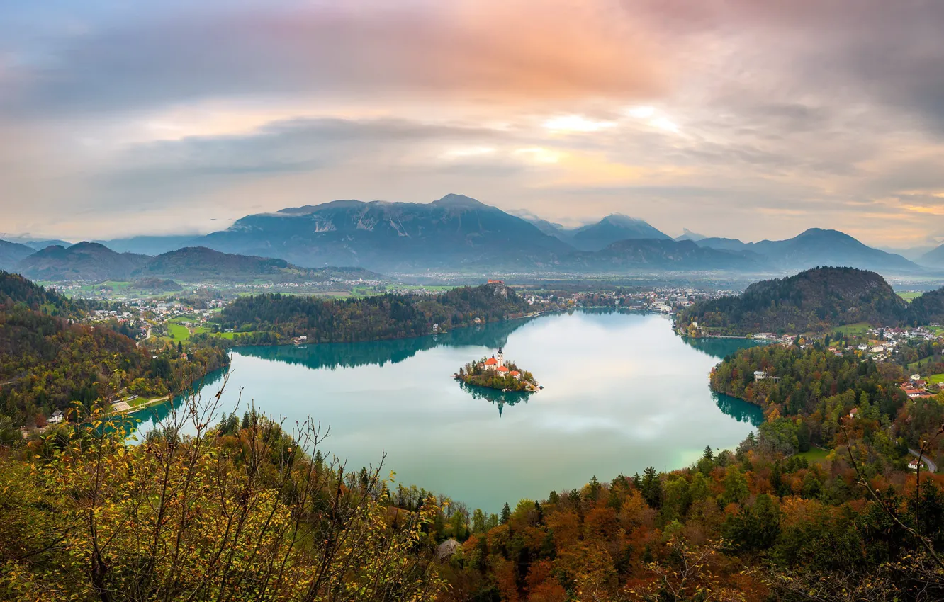 Фото обои Lake Bled, panoramic view, Mala Osojnica, Slovenian sunset