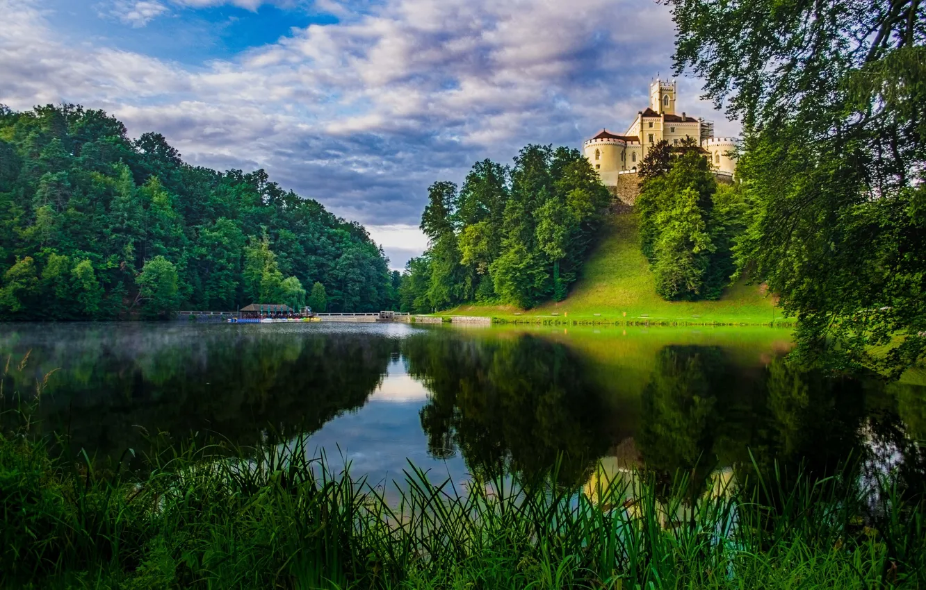 Фото обои облака, деревья, пейзаж, природа, озеро, замок, Хорватия, Тракошчан