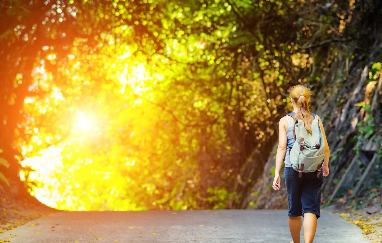 Фото обои дорога, девушка, солнце, путь, рюкзак