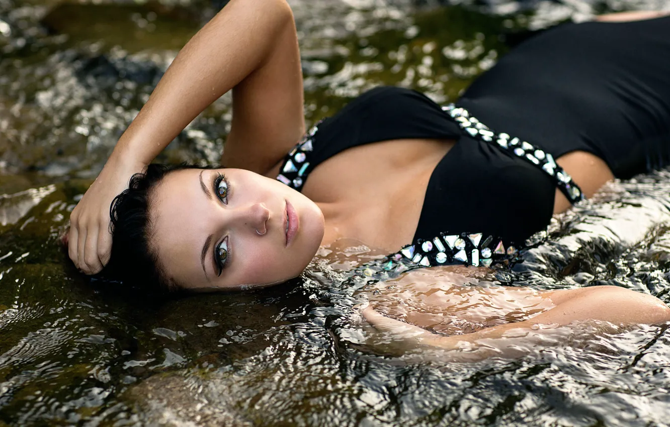 Фото обои пирсинг, в воде, кареглазая девушка