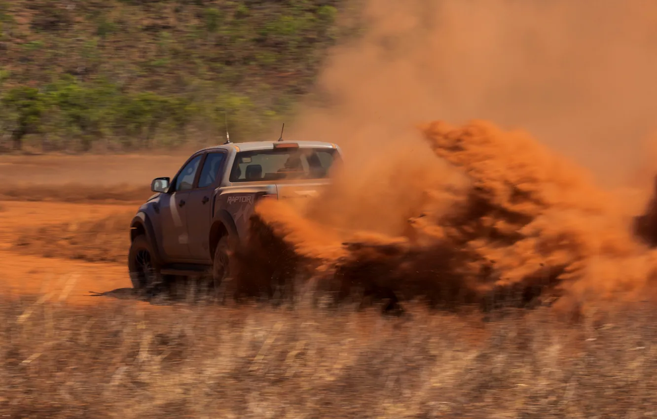 Фото обои серый, скорость, Ford, пыль, Raptor, пикап, 2018, Ranger