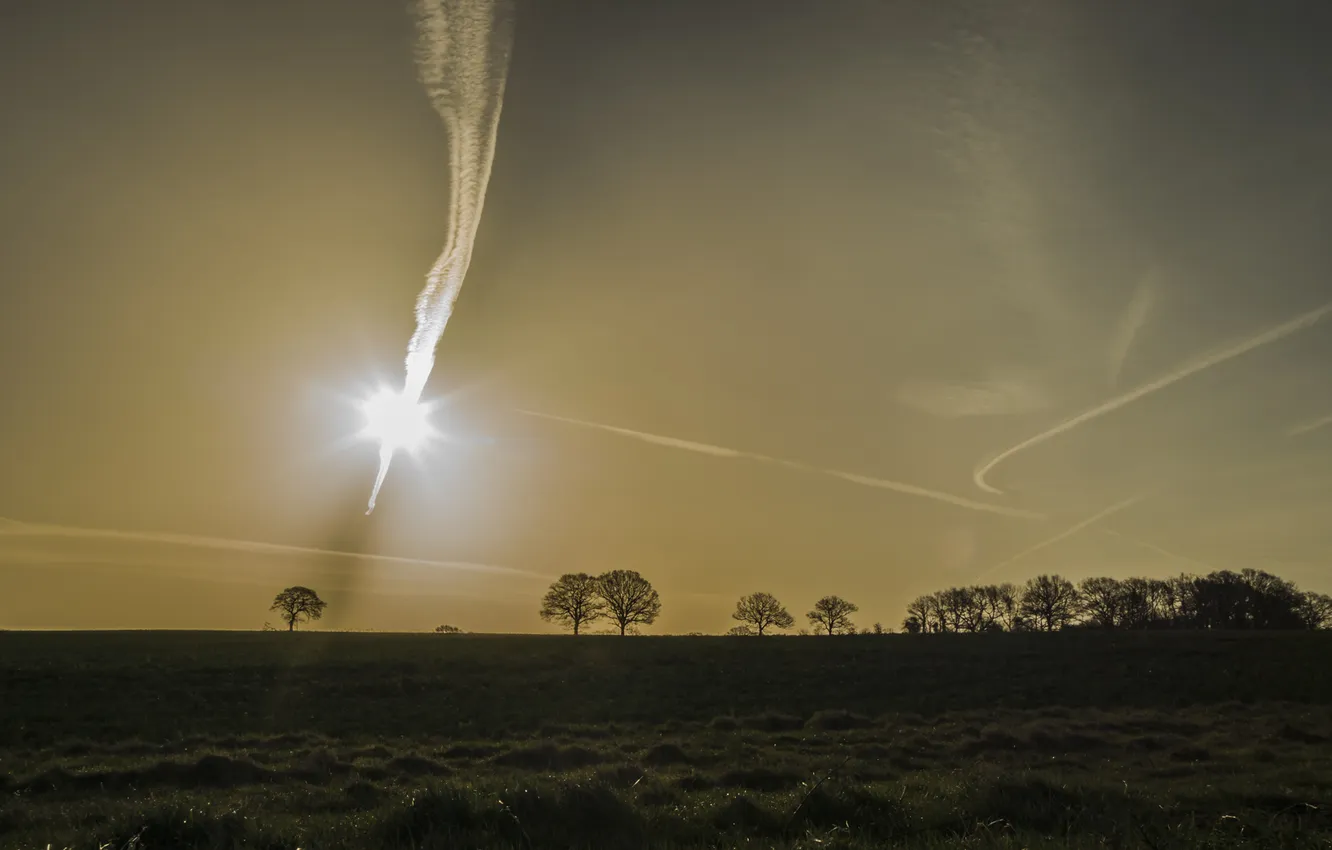 Фото обои sunrise, silhouettes, crisscrossing contrails