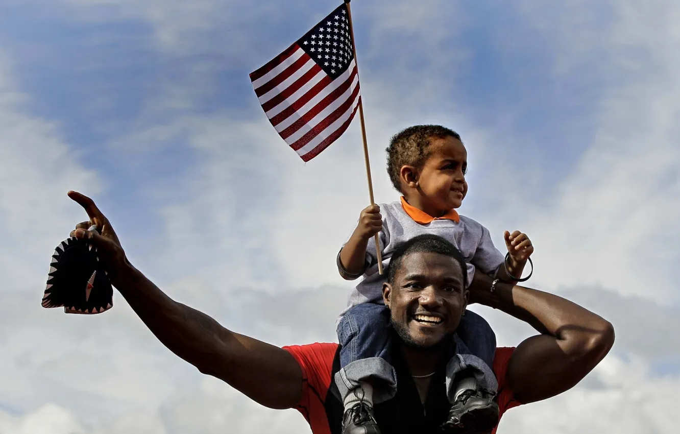 Фото обои небо, мальчик, флаг, спортсмен, мужчина, ребёнок, бегун, негры