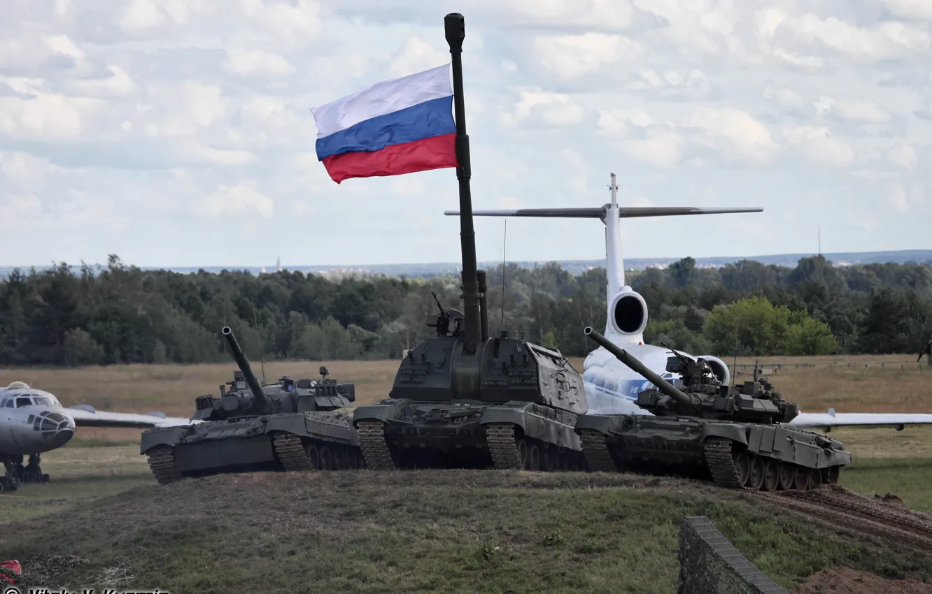 Фото обои Флаг, Россия, Танки, САУ, Т-90, Т-80, Мста-С
