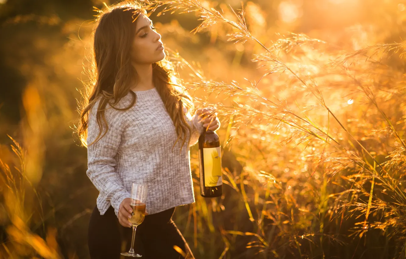 Фото обои трава, девушка, поза, вино, бутылка, длинные волосы, фужер, Christopher Rankin