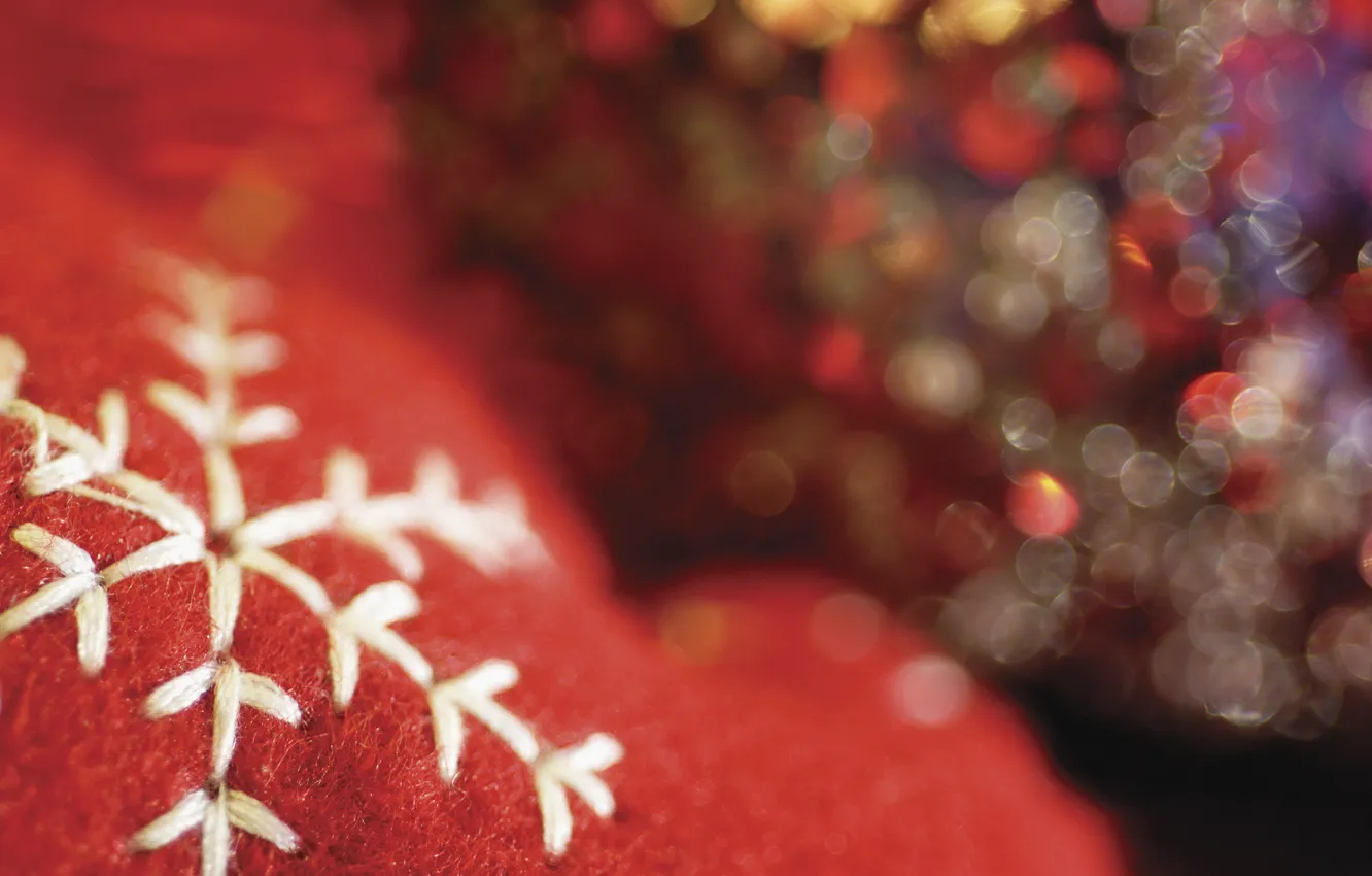 Фото обои украшения, красный, праздник, новый год, нитки, размыто, снежинка, вышивка