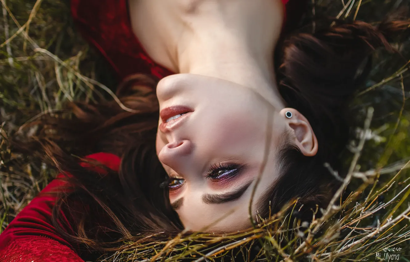 Фото обои трава, девушка, лицо, настроение, макияж, Ульяна Мизинова