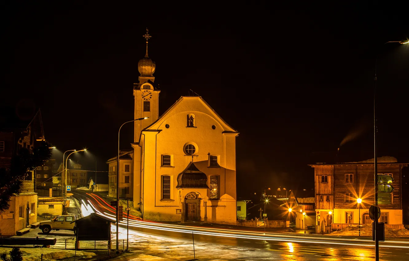 Фото обои дорога, ночь, огни, улица, дома, Швейцария, фонари, церковь