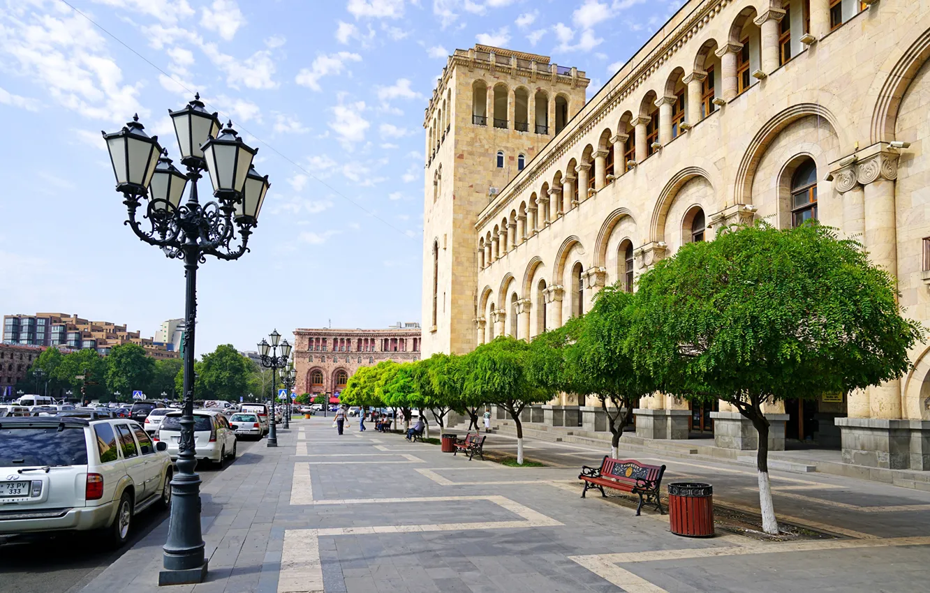 Фото обои Дома, Деревья, Улица, лавочки, Армения, Yerevan, Уличные фонари