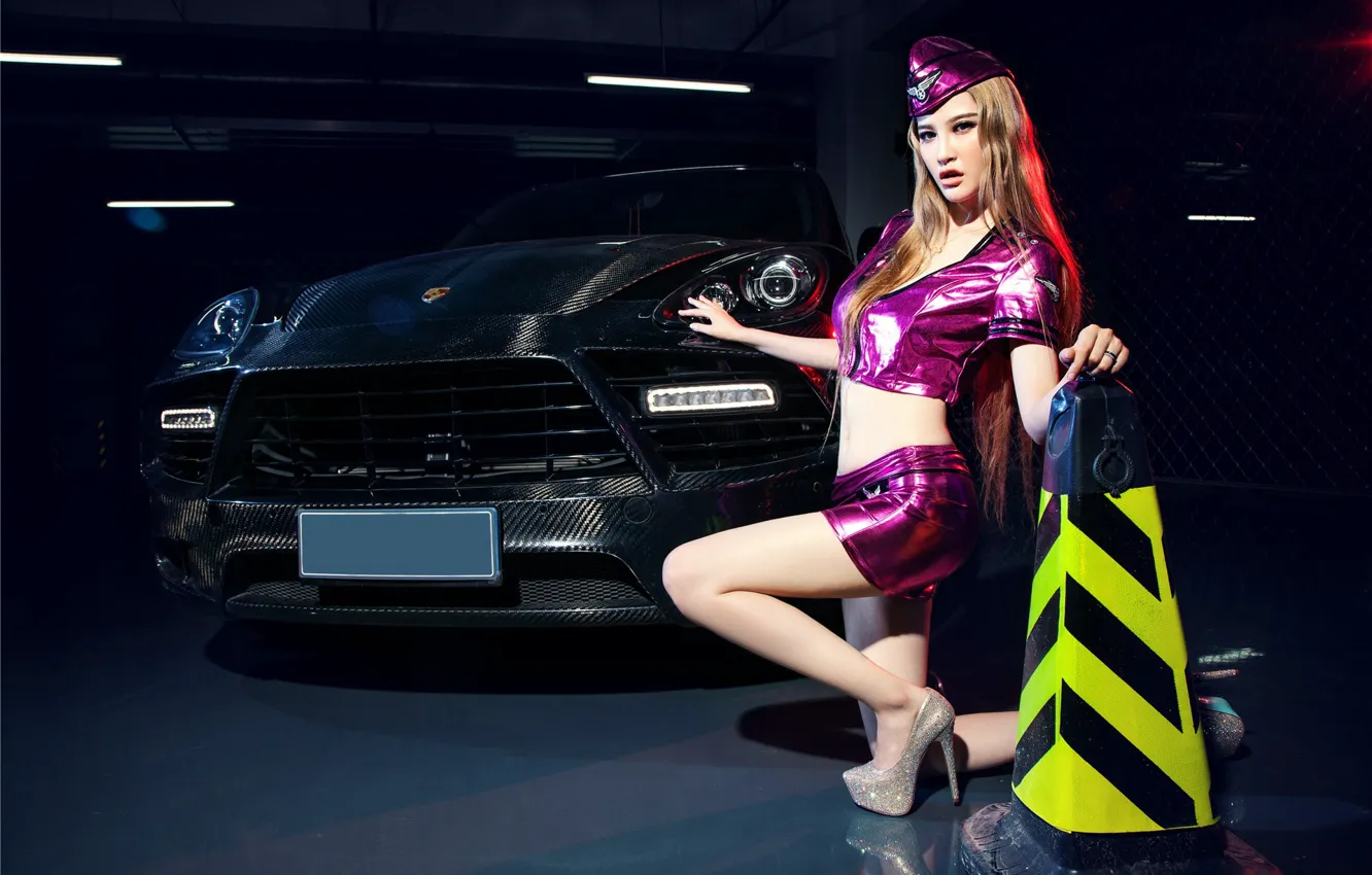 Фото обои авто, взгляд, Девушки, Porsche, азиатка, красивая девушка, стюардесса, позирует над машиной