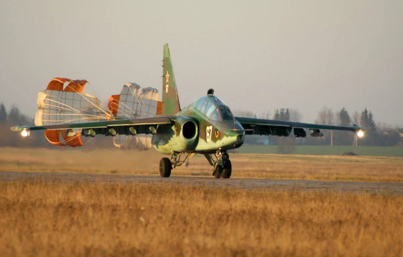 Фото обои штурмовик, Грач, Су-25, парашюты, Су-25УБ