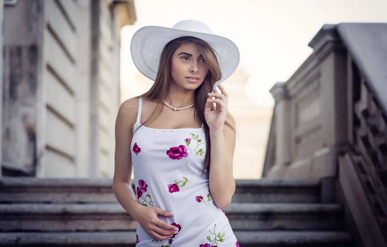 Фото обои девушка, город, Valentina