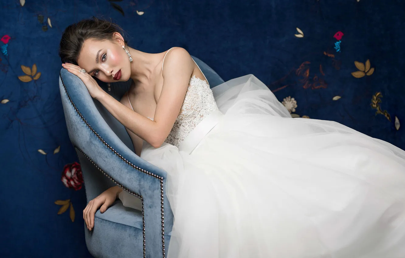 Фото обои модель, кресло, платье, невеста