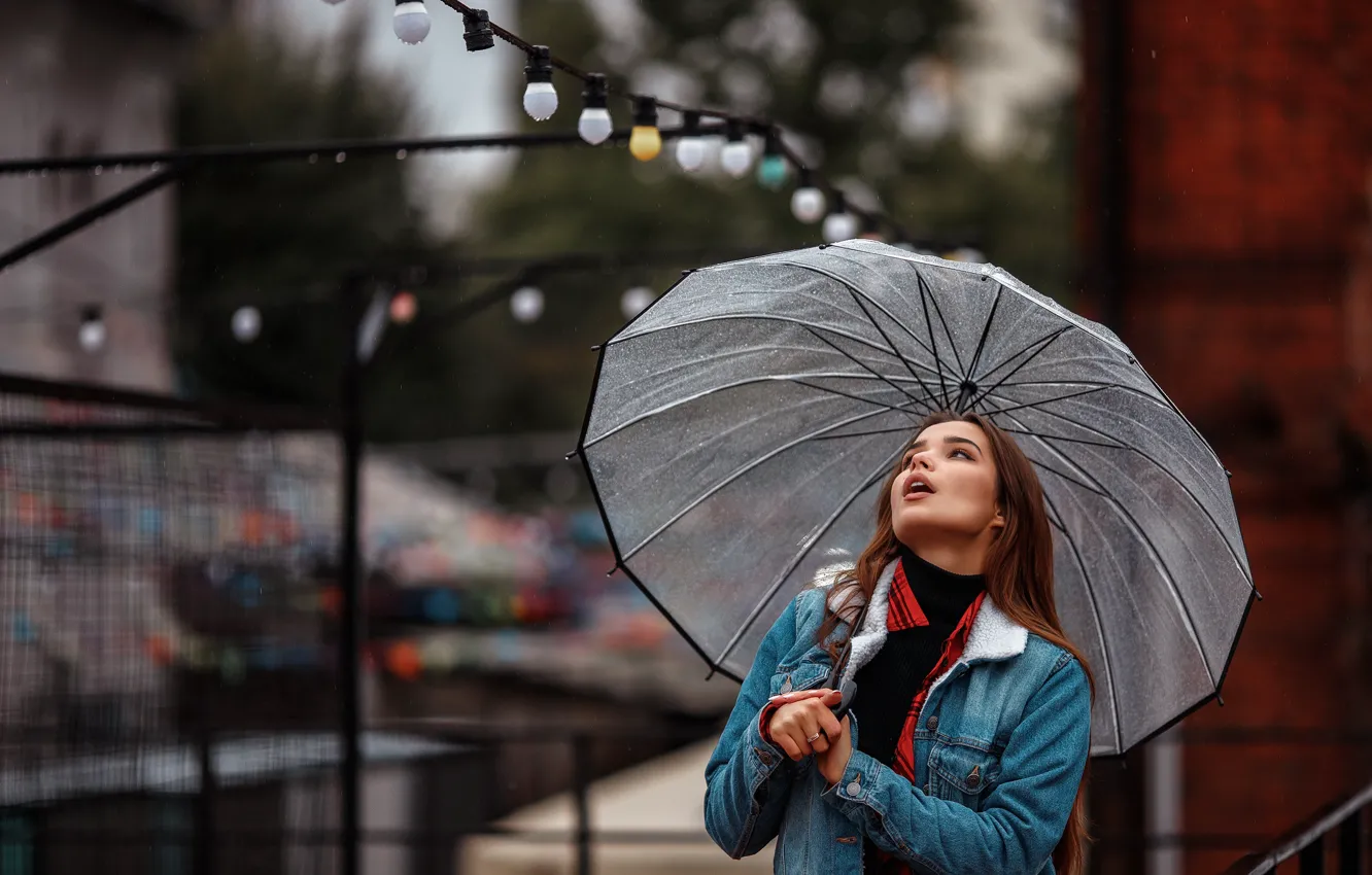 Фото обои взгляд, модель, волосы, Девушка, зонт, рубашка, джинсовая куртка, Николай Рогозин