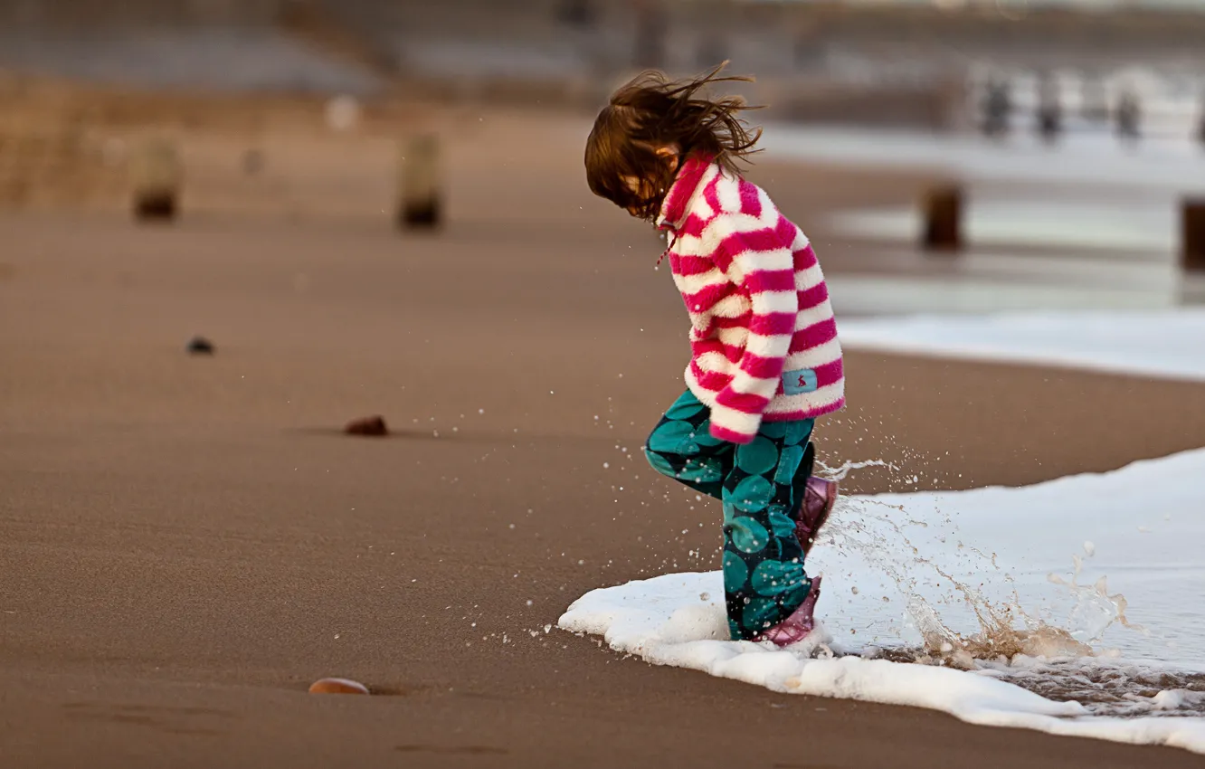 Фото обои песок, море, вода, брызги, дети, настроение, океан, берег