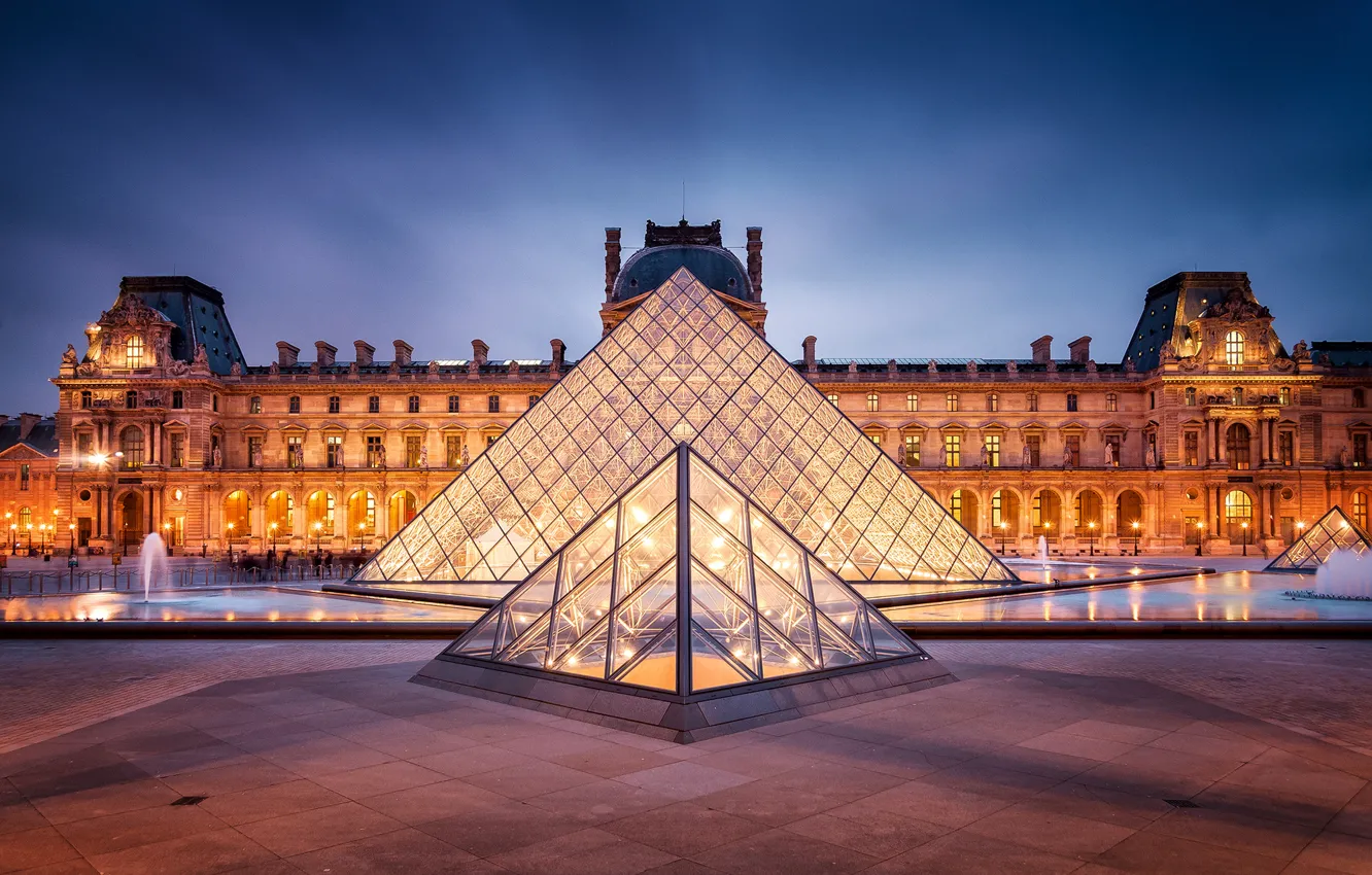 Фото обои город, Франция, Париж, вечер, Лувр, освещение, подсветка, площадь