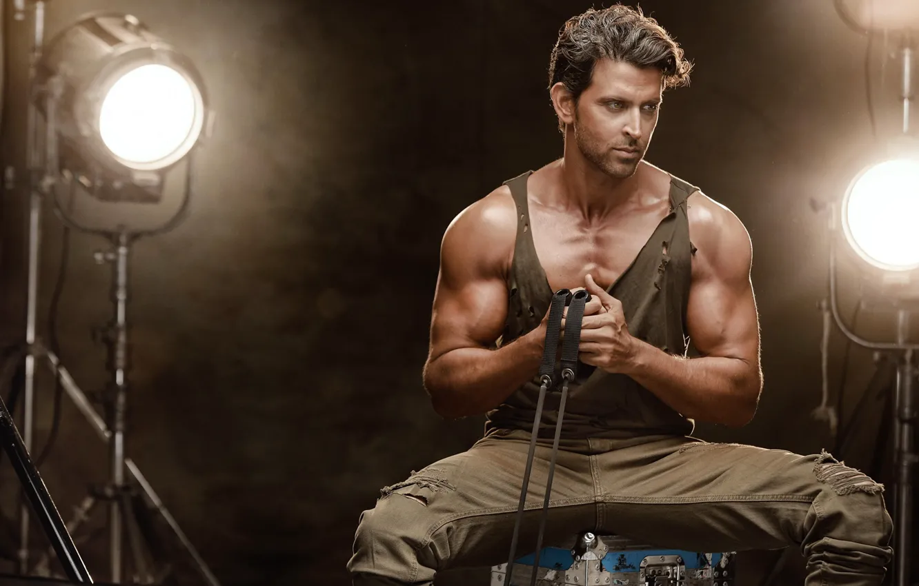 Фото обои свет, майка, мужчина, мускулы, Hrithik Roshan