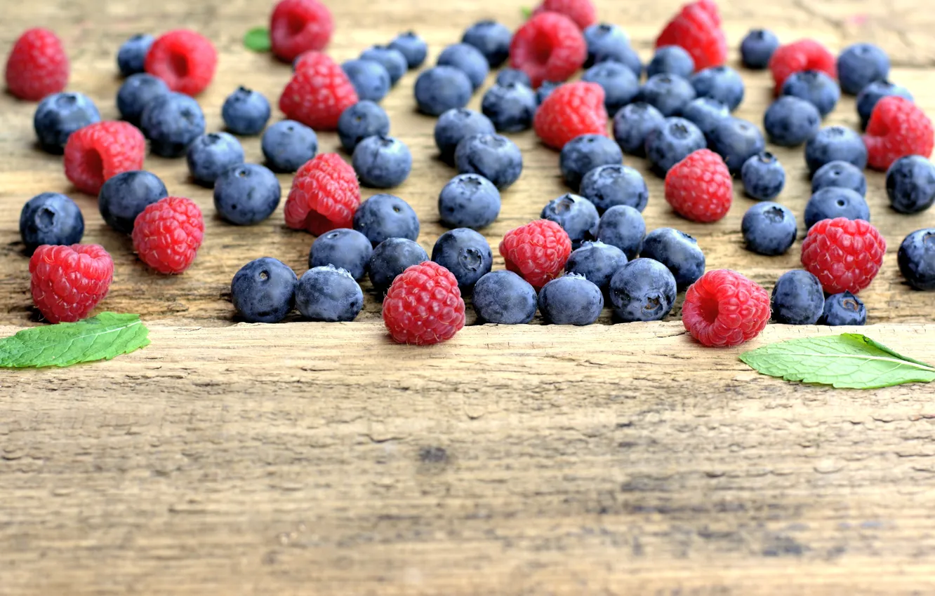 Фото обои ягоды, малина, черника, fresh, wood, blueberry, голубика, berries