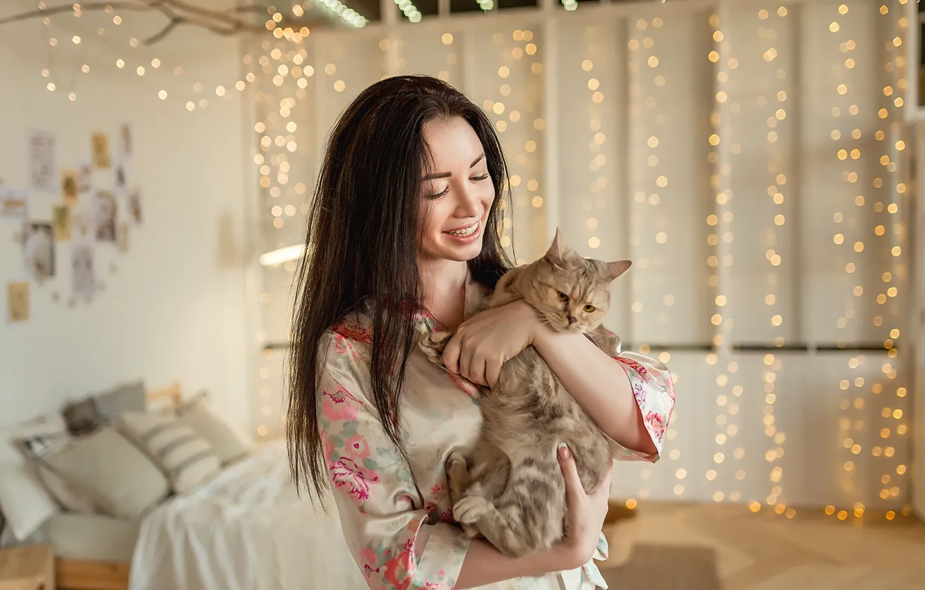 Фото обои smile, cat, model, brunette, bedroom, Георгий Дьяков
