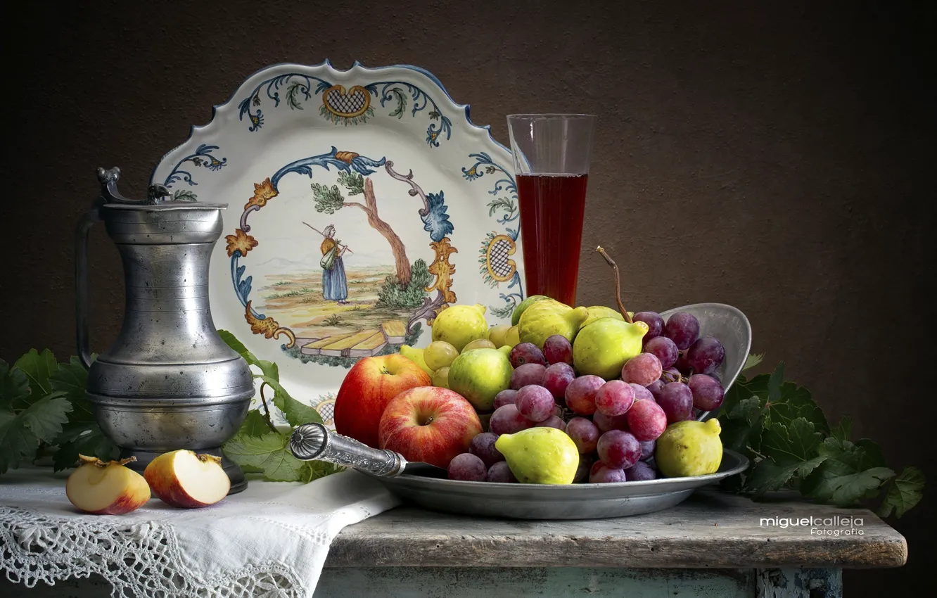 Фото обои вино, яблоки, бокал, тарелка, виноград, натюрморт, инжир