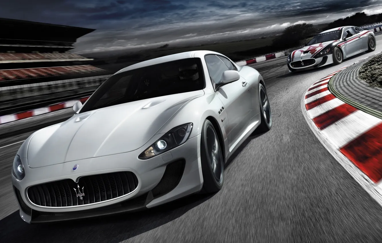 Фото обои небо, тучи, Maserati, поворот, трек, GranTurismo, мазерати, track