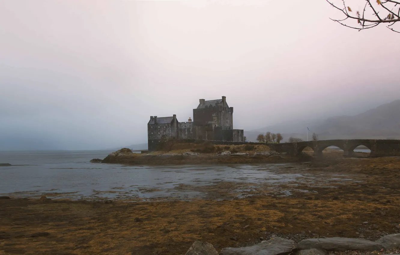 Фото обои sea, bridge, seascape, mountains, fog, flag, castle, mist