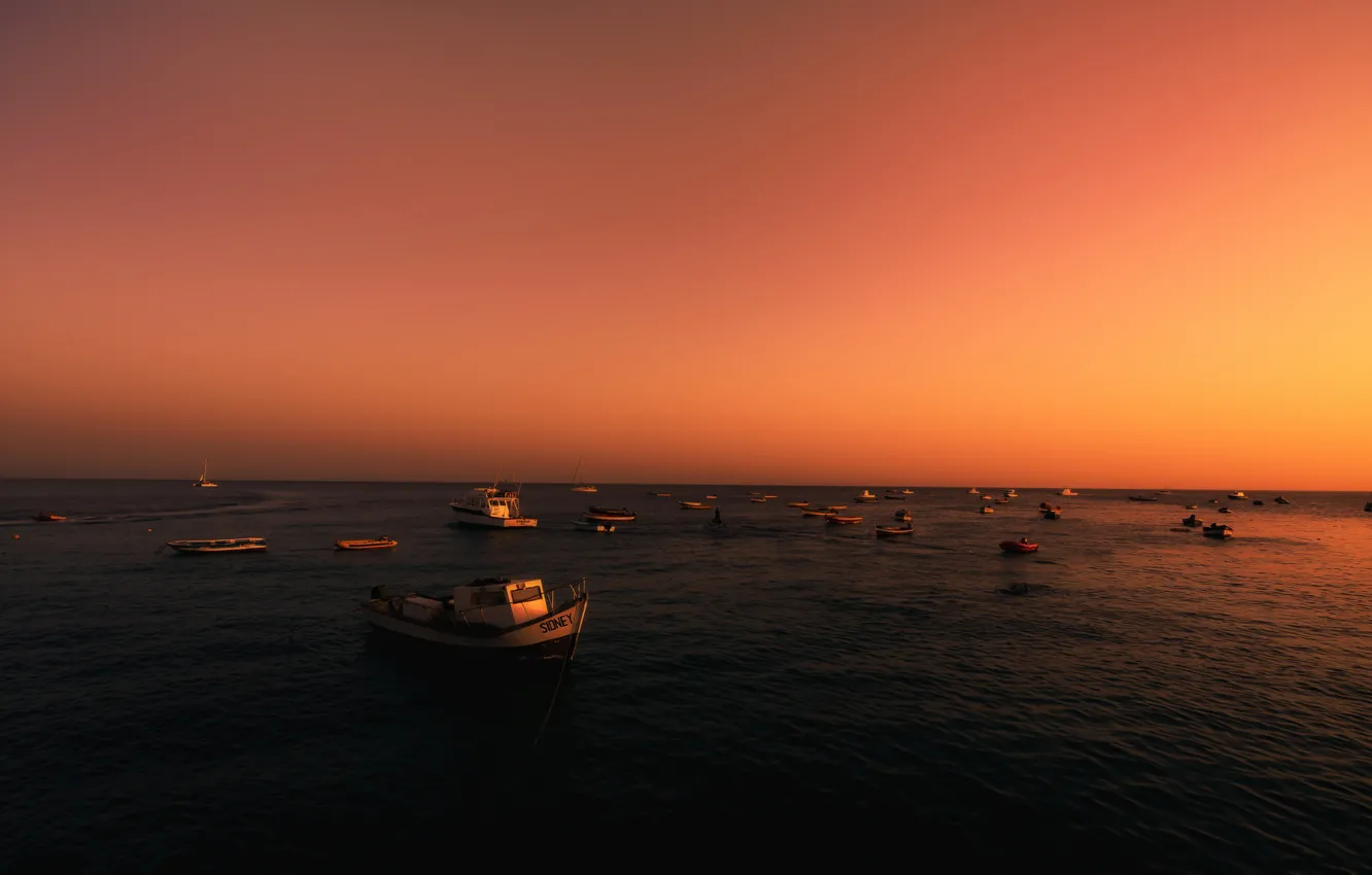 Фото обои море, закат, лодки