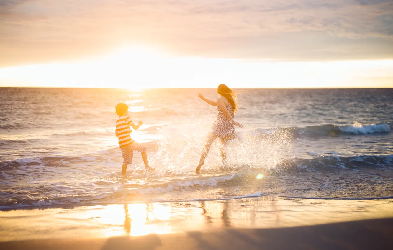 Фото обои море, пляж, закат, настроение, женщина, мальчик