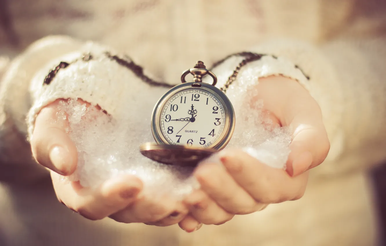 Фото обои холод, снег, время, часы, руки, циферблат