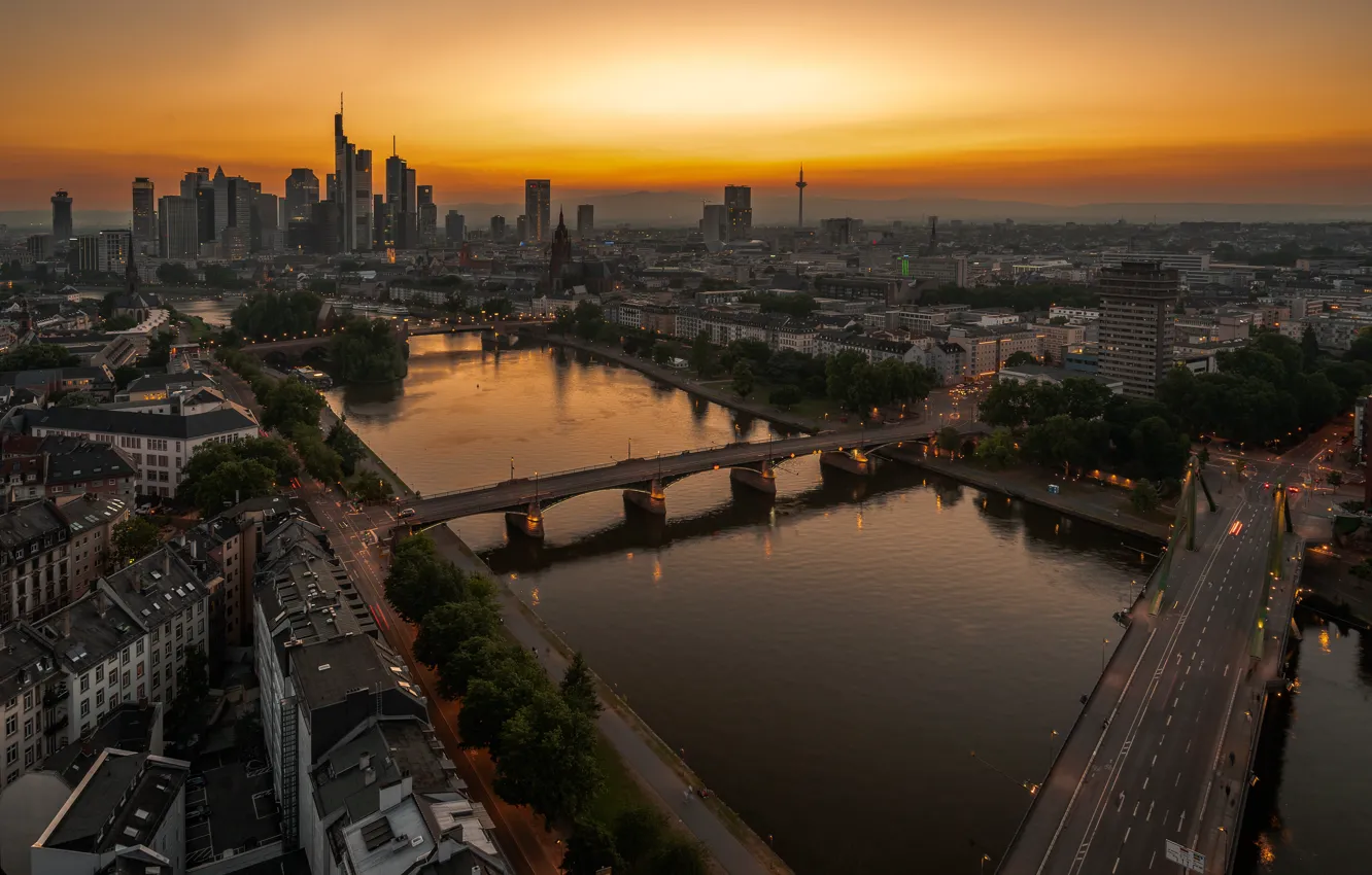 Фото обои дорога, небо, мост, город, река, здания, дома, даль