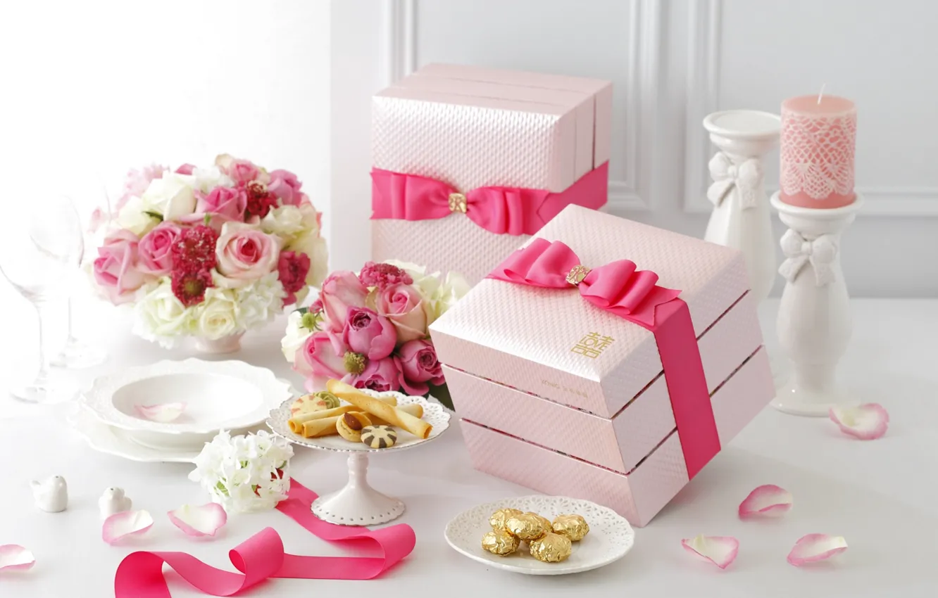 Фото обои цветы, розы, свеча, лента, пирожные, коробки, свадебный