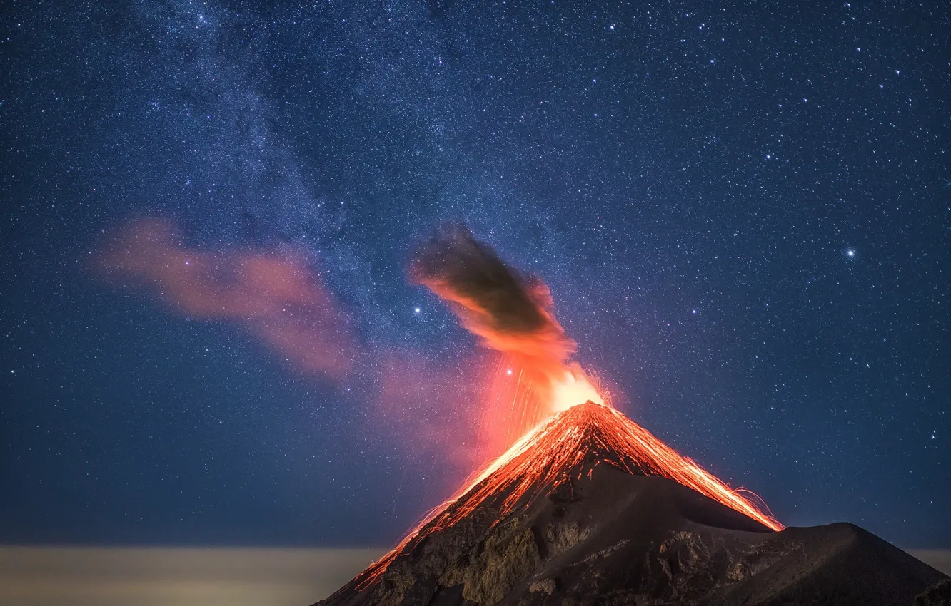 Фото обои небо, звезды, ночь, природа, гора, вулкан