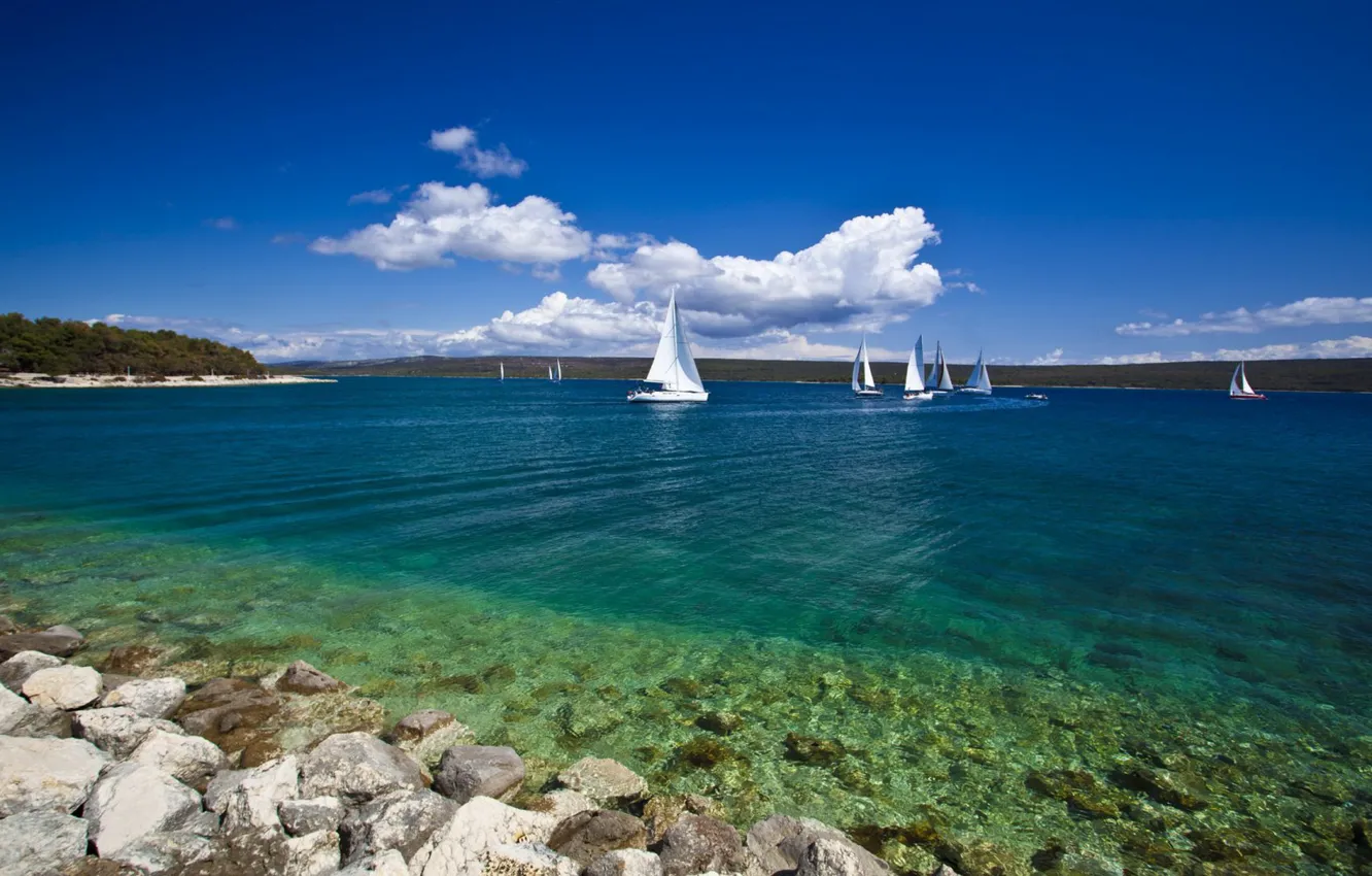 Фото обои море, пляж, камни, берег, остров, яхта, Хорватия, Mali Lošinj