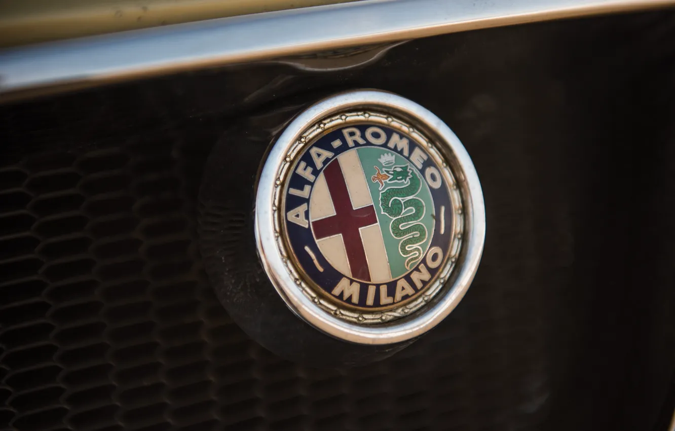 Фото обои Alfa Romeo, logo, close-up, 1972, Montreal, badge, Alfa Romeo Montreal