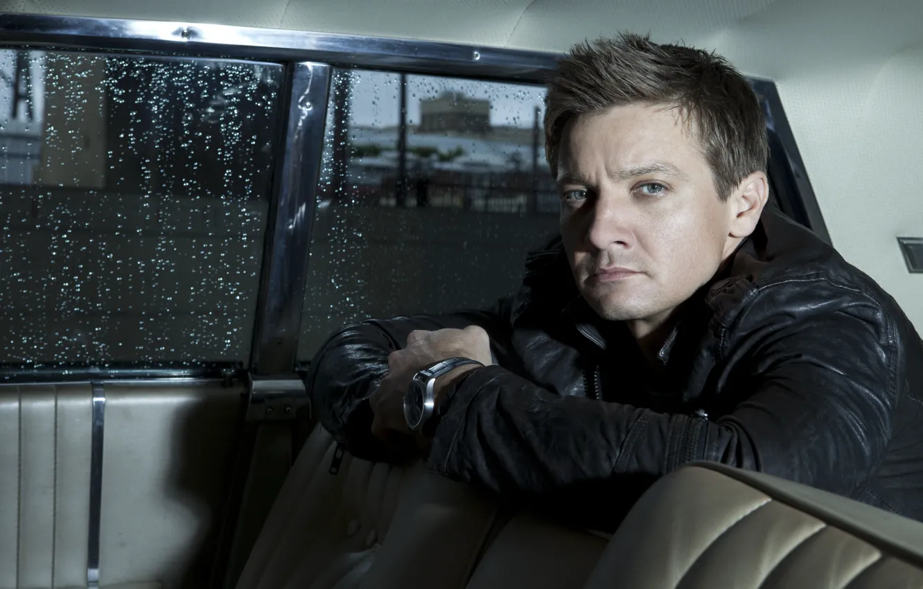 Фото обои машина, взгляд, поза, часы, актёр, Джереми Реннер, Jeremy Renner