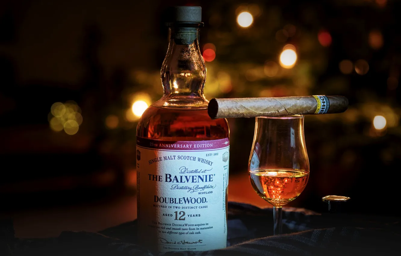 Фото обои бокал, бутылка, сигара