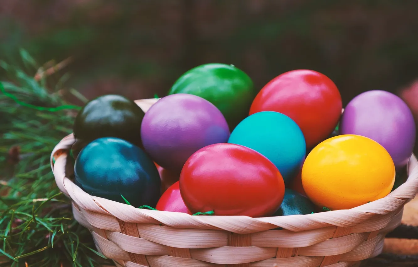 Фото обои корзина, яйца, весна, Пасха, разноцветные