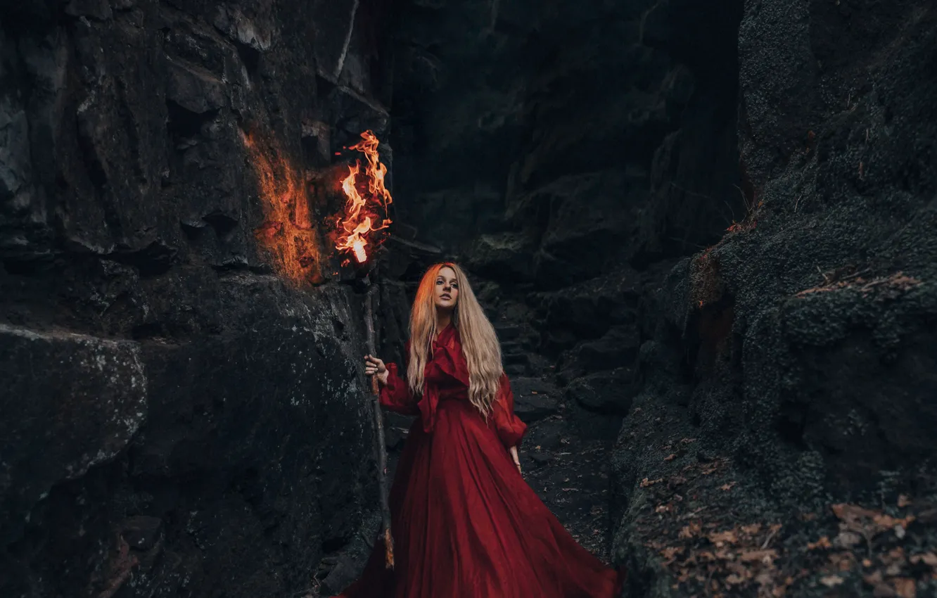 Фото обои девушка, скалы, факел, красное платье, Adam Bird