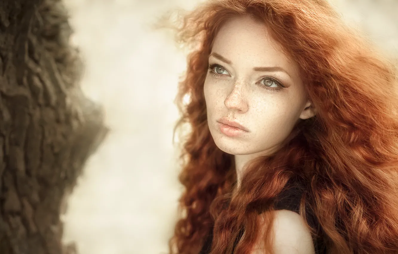 Фото обои взгляд, девушка, портрет, веснушки, рыжая, локоны, Игорь Улесиков