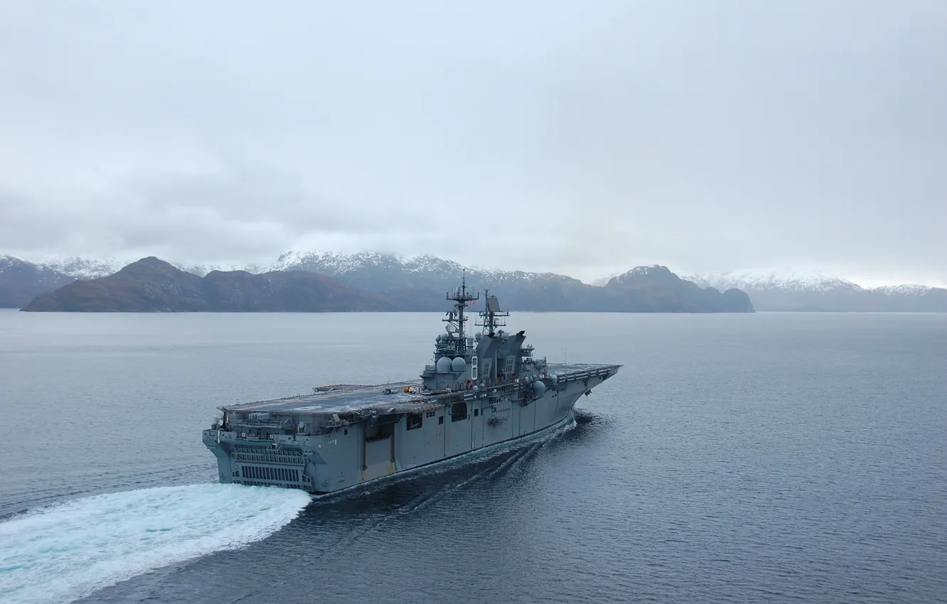 Фото обои горы, корабль, ВМС США, Универсальный десантный, USS Makin Island LHD8