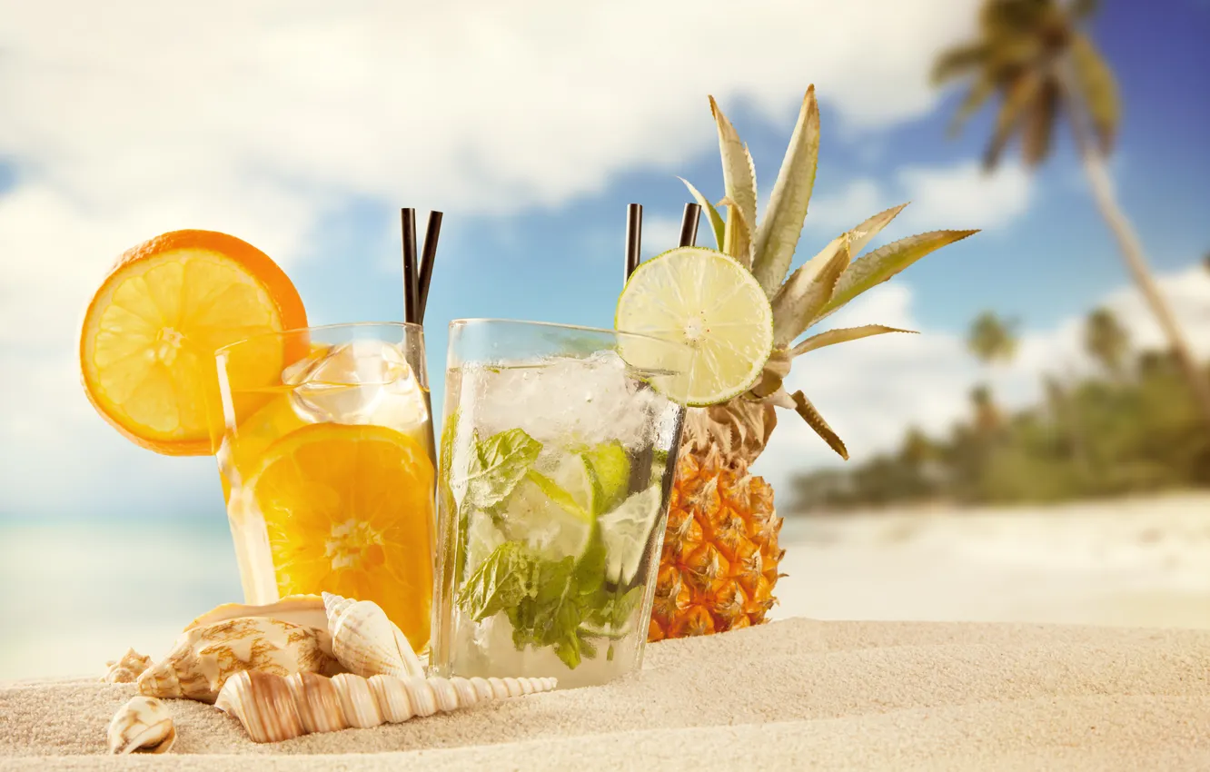 Фото обои песок, море, пляж, ракушки, ананас, коктейли
