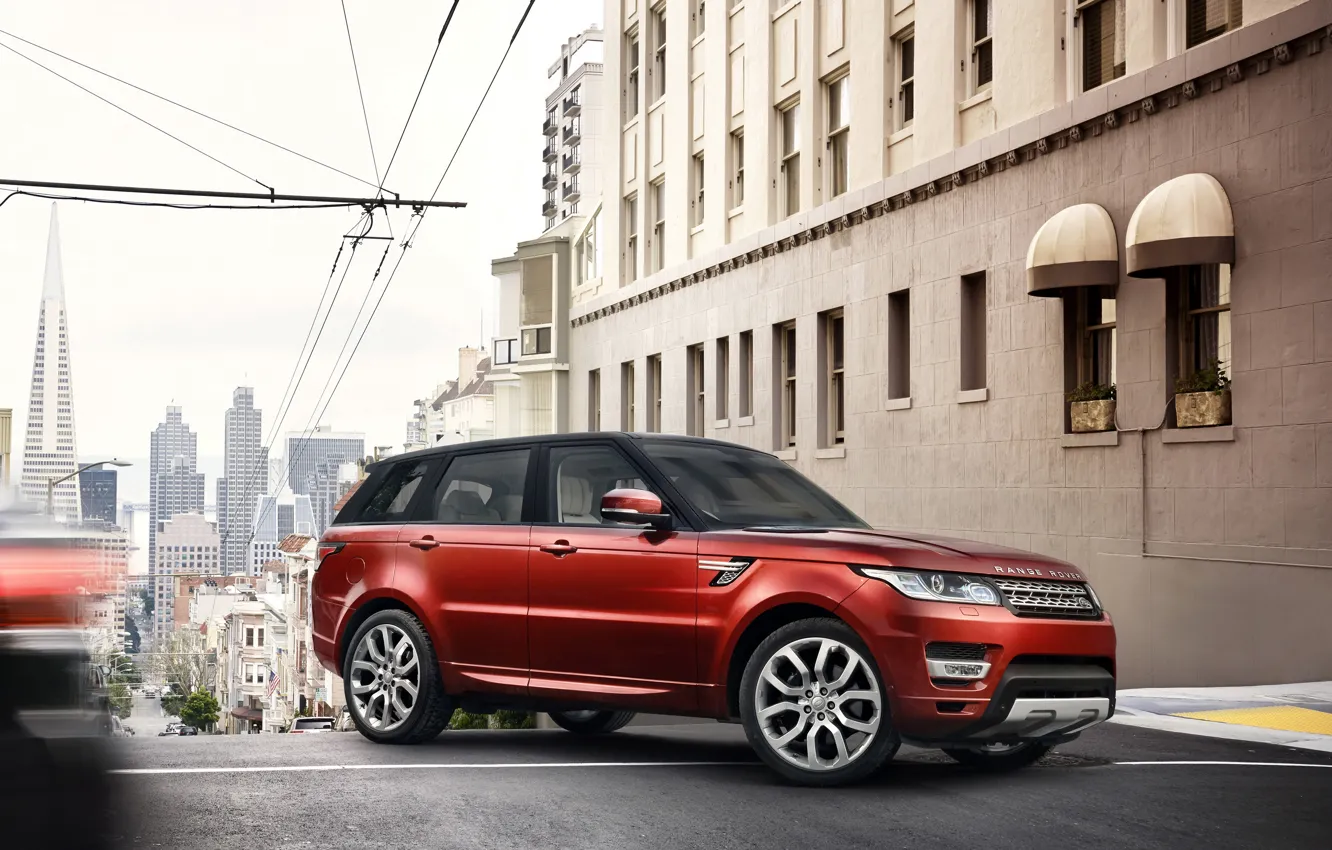 Фото обои красный, внедорожник, Land Rover, Range Rover, город.