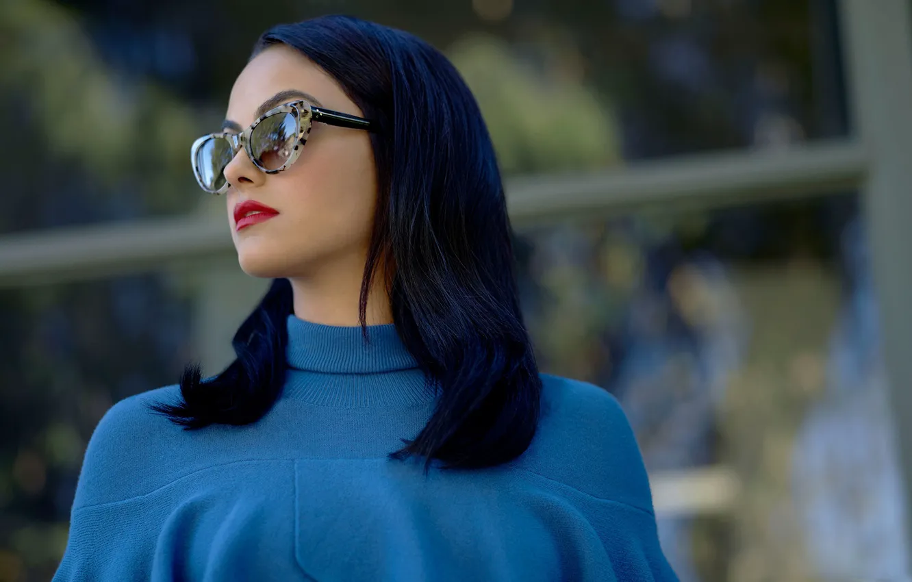 Фото обои девушка, лицо, очки, кофта, Camila Mendes